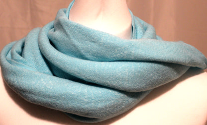 Light autumn Puru scarf, handmade in Ecuador