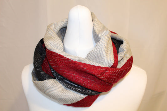 Pacha scarf artisan handmade in Ecuador, warm and stylish