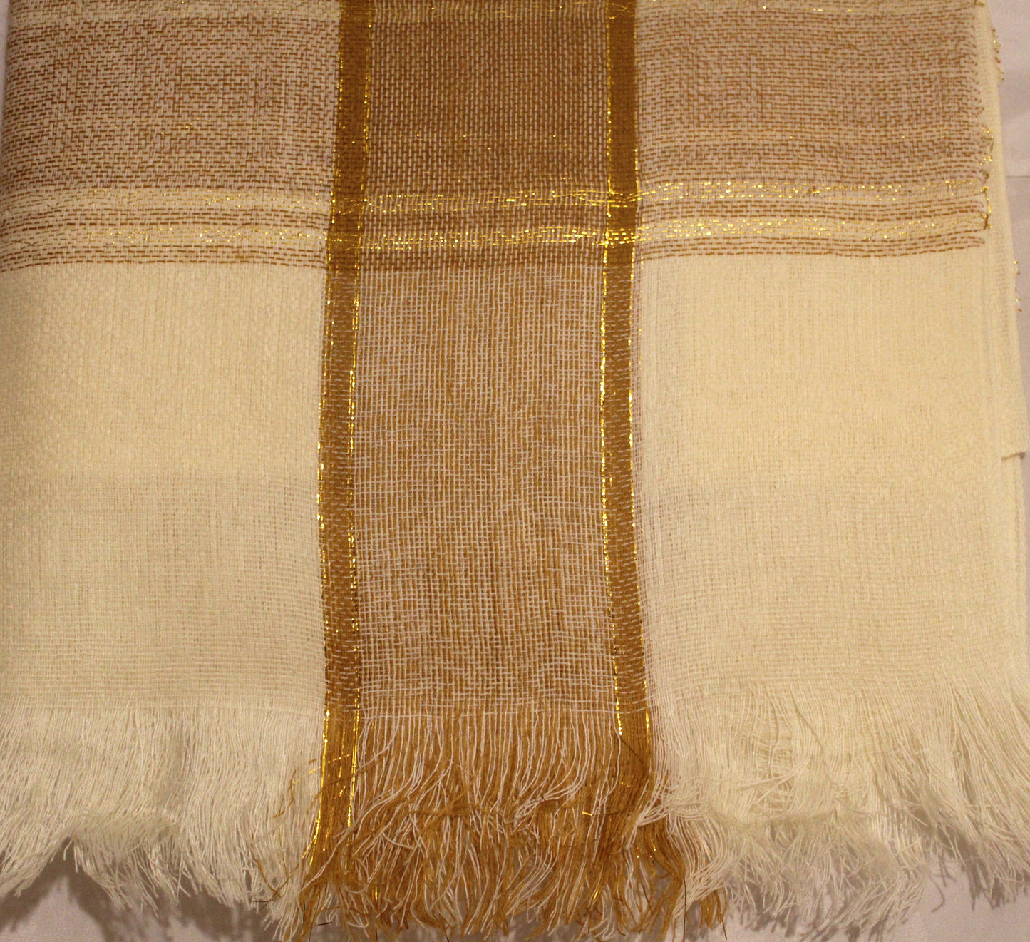 Handcrafted Ecuadorian Achy scarves, timelessly elegant and comfortable