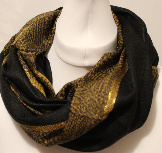 Handcrafted Ecuadorian Achy scarves, timelessly elegant and comfortable