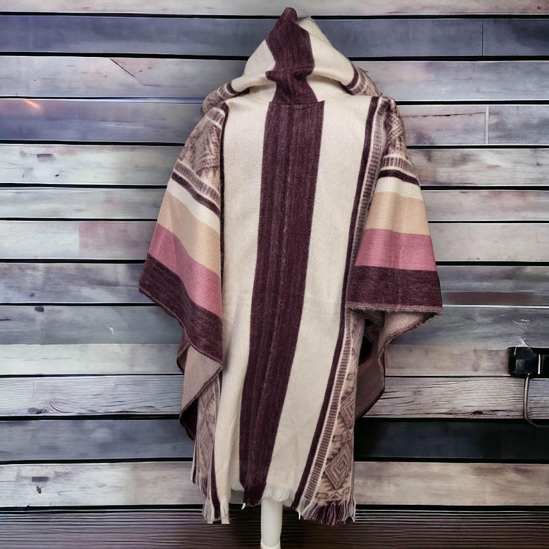 Light, soft alpaca wool poncho, ideal for winter